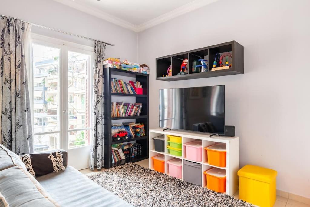 Apartment With Terrace In Piraiki Piraeus Exterior photo