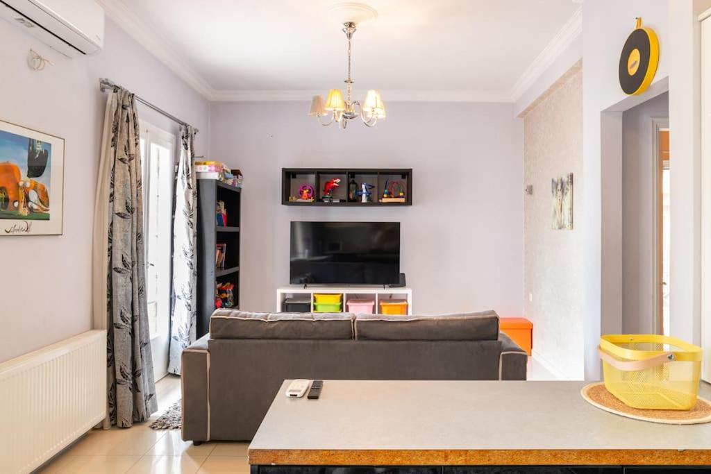 Apartment With Terrace In Piraiki Piraeus Exterior photo